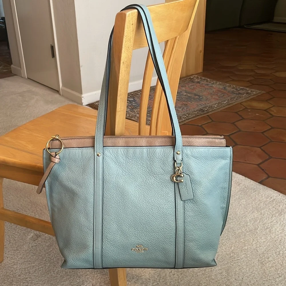 🌹COACH JOY Minty Blue Leather Extra Large Tote! - Picture 3 of 16